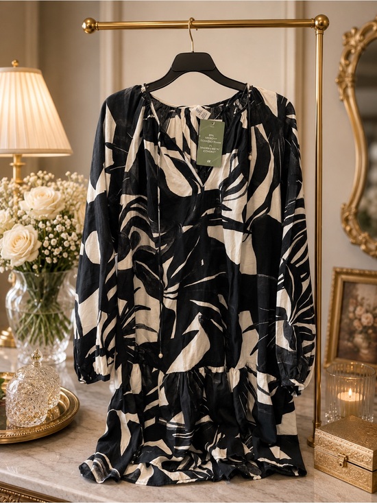 H&M Dresses & Skirts - H&M Black & White Tropical Print Dress